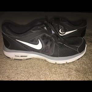 Black and white Nike tennis shoes